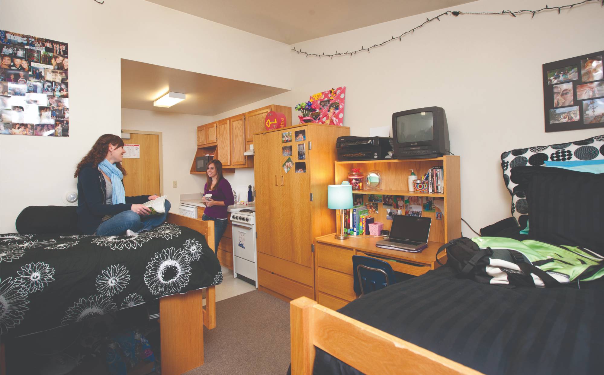 Students in a 1 bedroom apartment style room